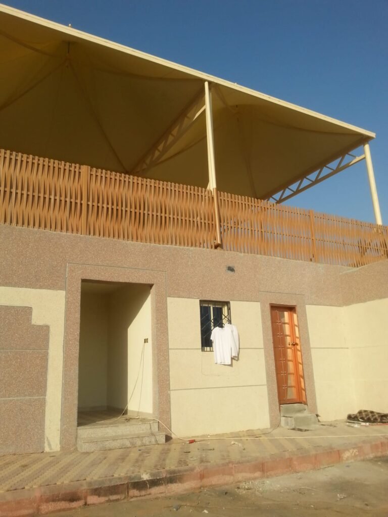 مظلات وسواتر
